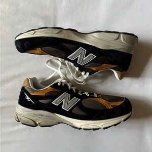 New Balance 990 Black and Brown Athletic Shoes